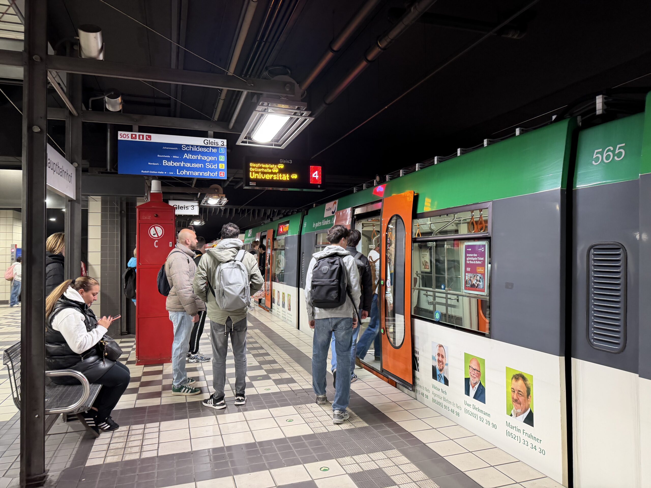 Schüco本社へ向かうため電車で移動