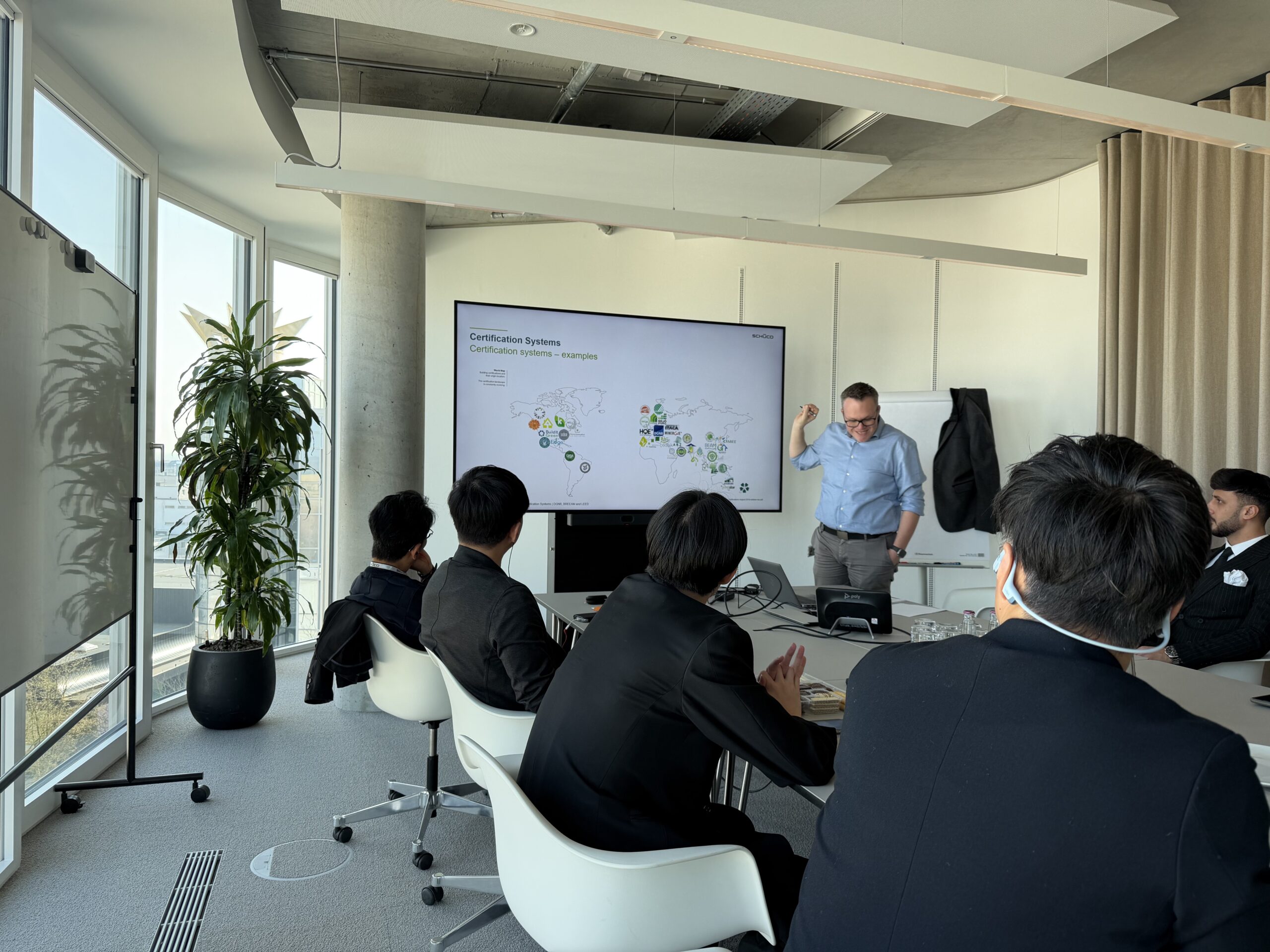 Schüco本社でのミーティングの様子
